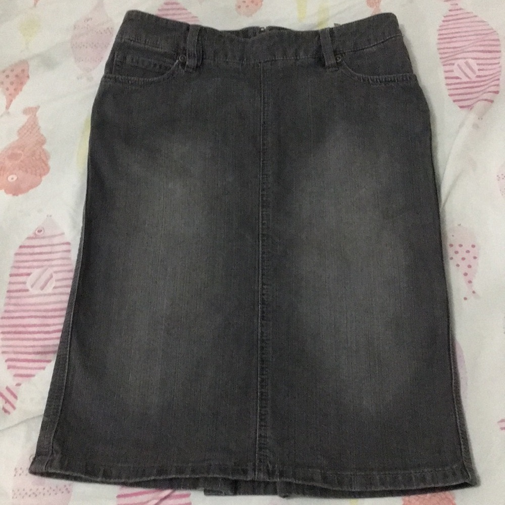 Bcbgmaxazria jean skirt size 27